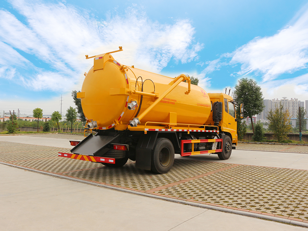 CLT5180GXWDF6型吸污車