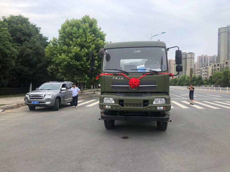 東風天錦10方灑水車-六驅動灑水車